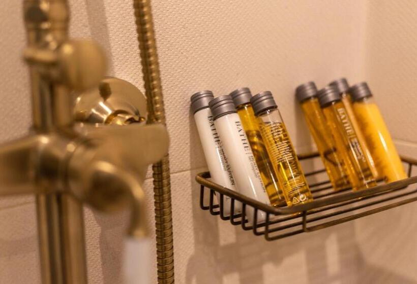 جناح مزود بتراس, Pandrosos Divine Suites