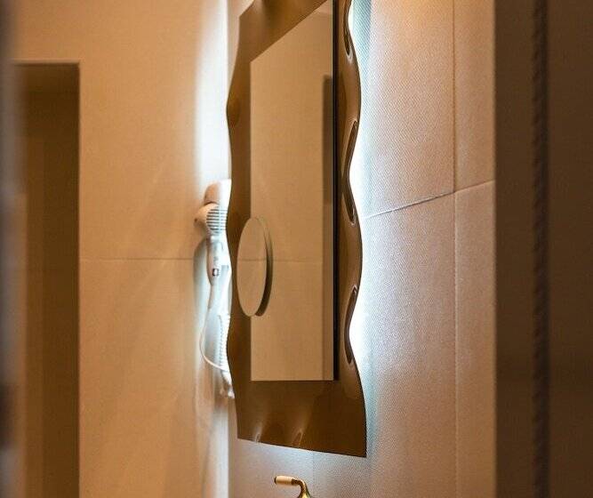 جناح مزوَّد بشرفة, Pandrosos Divine Suites