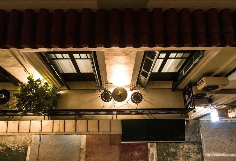 جناح مزوَّد بشرفة, Pandrosos Divine Suites