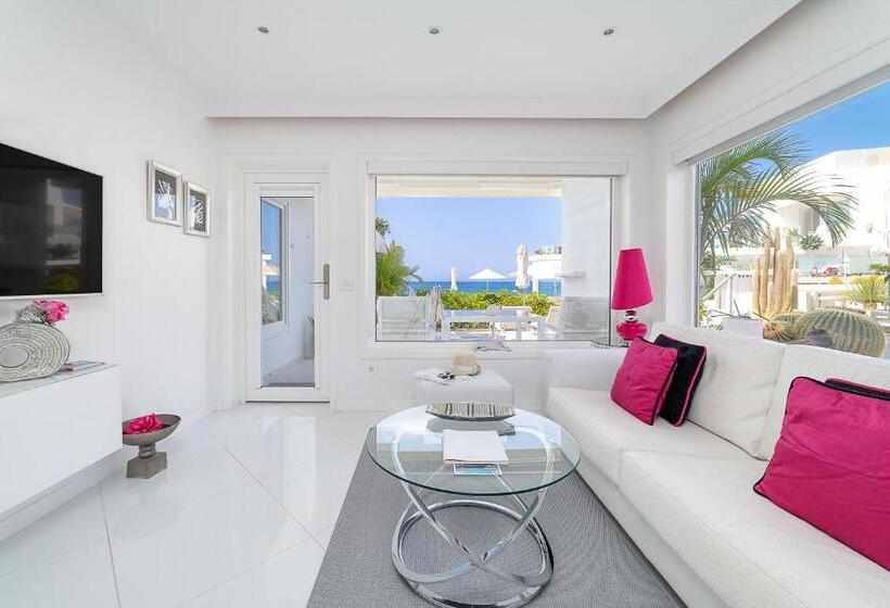 2 Bedrooms Suite Sea View, Lani S Suites De Luxe   Adults Only