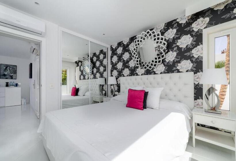 2 Bedrooms Suite Sea View, Lani S Suites De Luxe   Adults Only