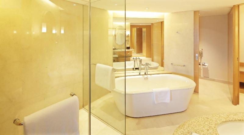 جناح رئاسى, Francis Phillip Motor Inn And The Lodge