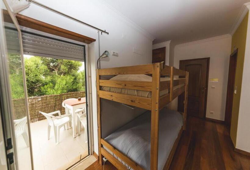 Кровать в Общей Комнате, Ericeira Chill Hill Hostel & Private Rooms
