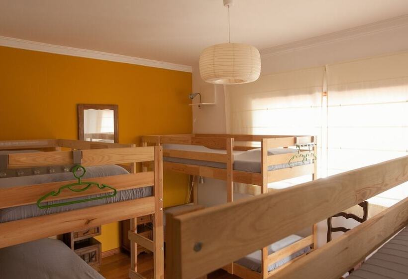 Кровать в Общей Комнате, Ericeira Chill Hill Hostel & Private Rooms