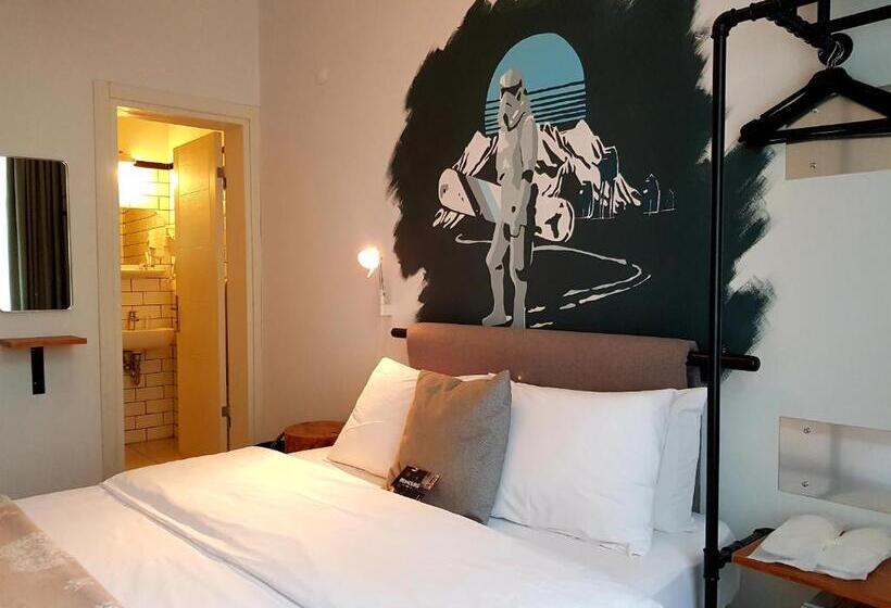 اتاق استاندارد, Rumours Inn
