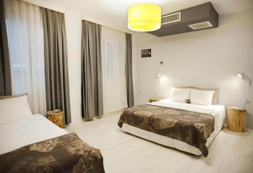 اتاق استاندارد سه نفره, Rumours Inn