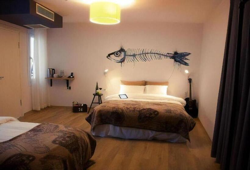 اتاق استاندارد سه نفره, Rumours Inn