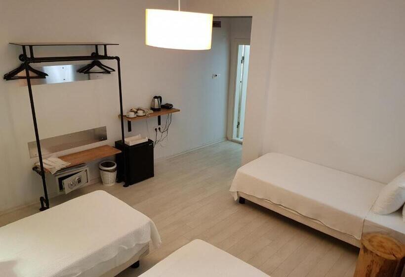 Economy Triple Room, Rumours Inn