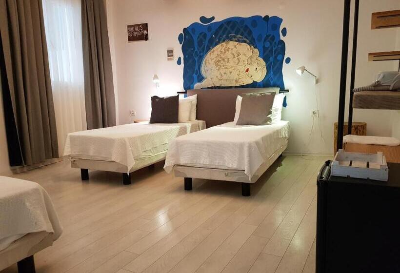 Economy Triple Room, Rumours Inn