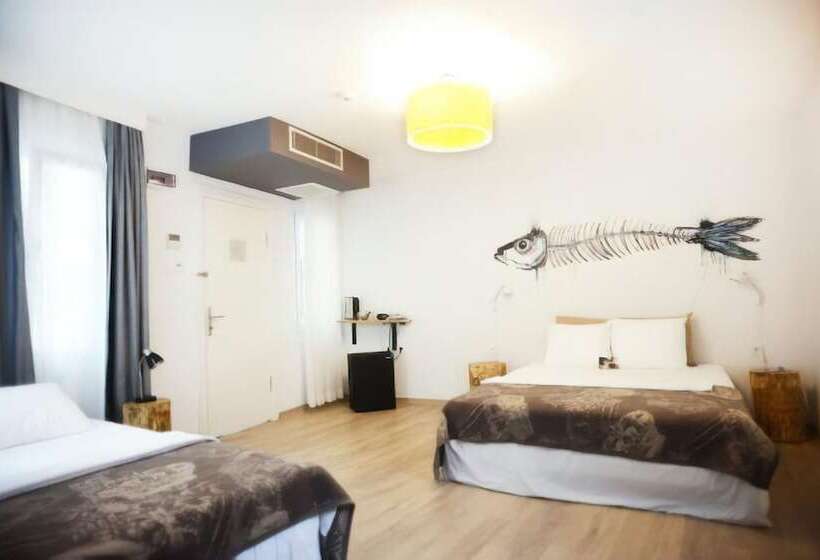اتاق استاندارد سه نفره, Rumours Inn