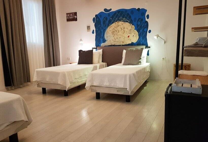 Economy Triple Room, Rumours Inn