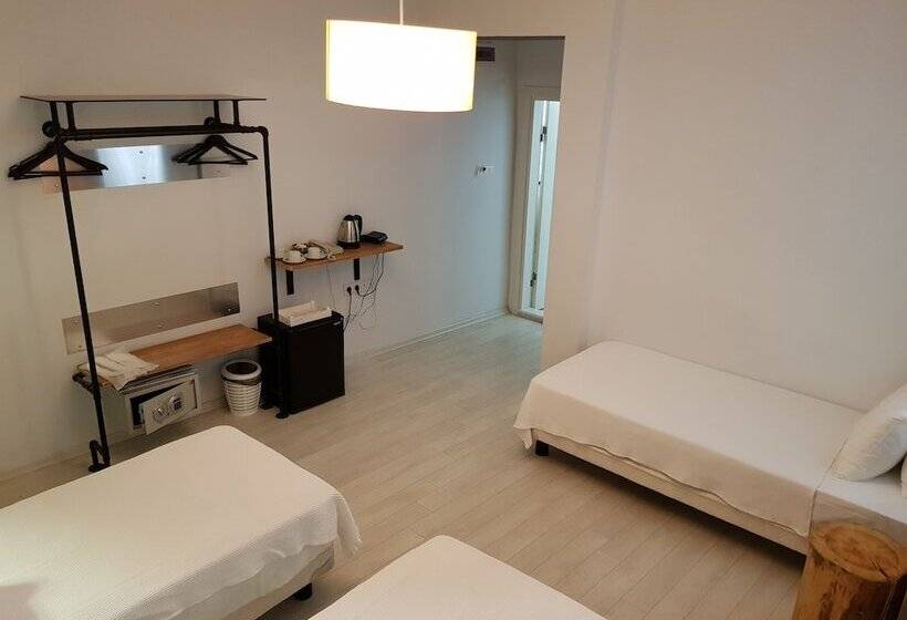 Economy Triple Room, Rumours Inn