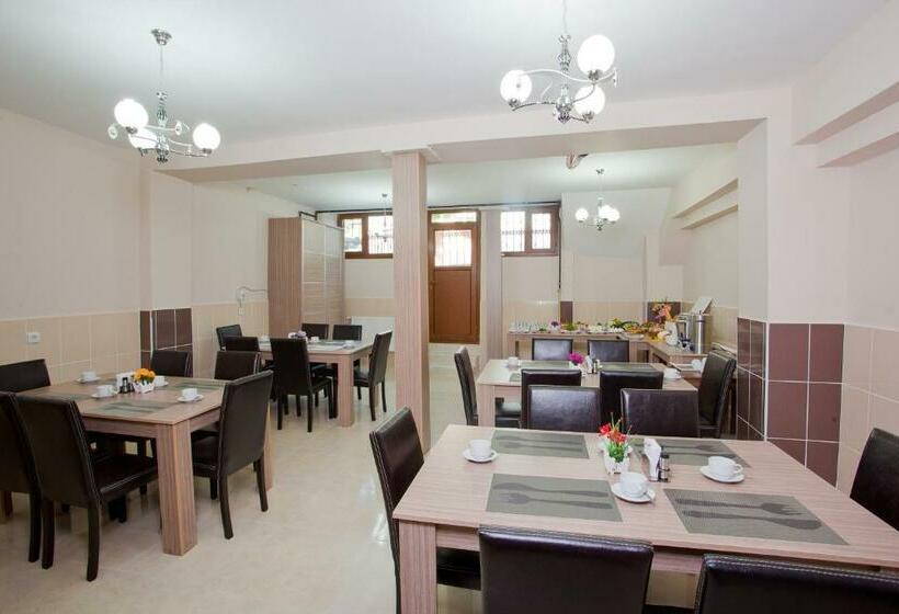 اتاق اکونومی, Birlik Apart