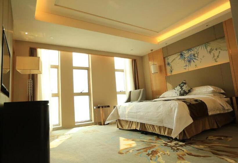 디럭스 룸 킹사이즈 침대, Ramada Yiyang Taojiang
