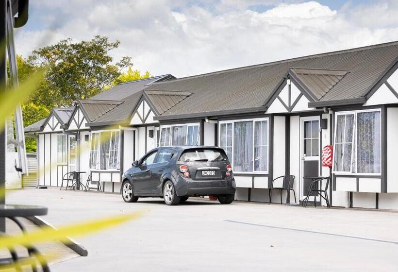 Студия Deluxe, Tudor Park Motel
