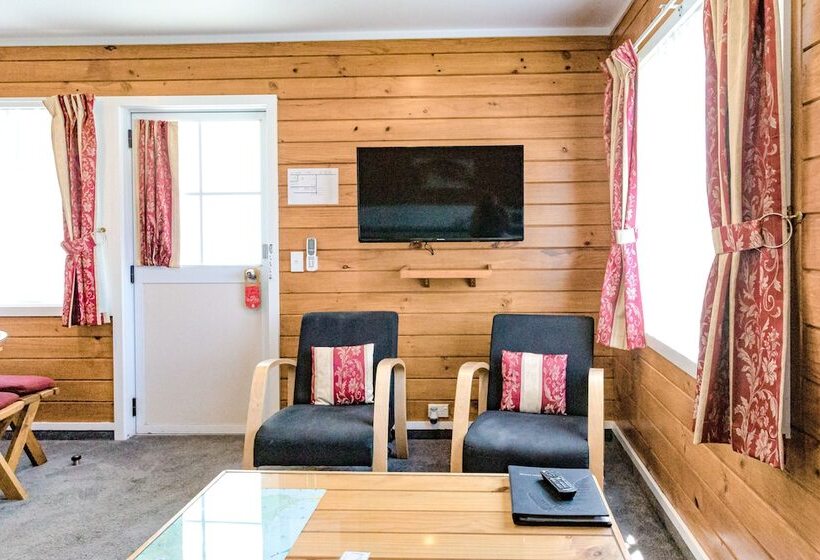 침실 2개 아파트, Tudor Park Motel