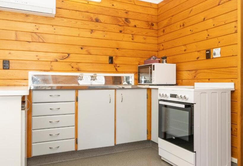 Апартаменты 1 Спальня, Tudor Park Motel