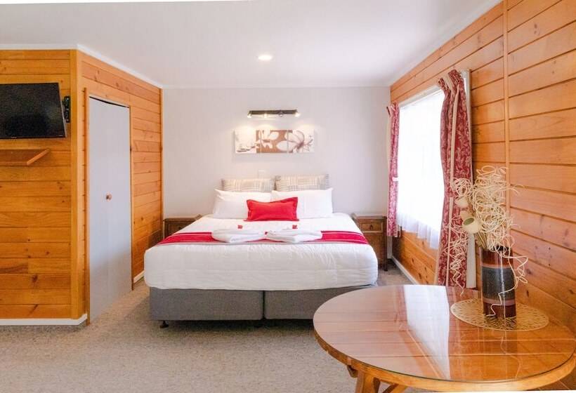 Студия Deluxe, Tudor Park Motel