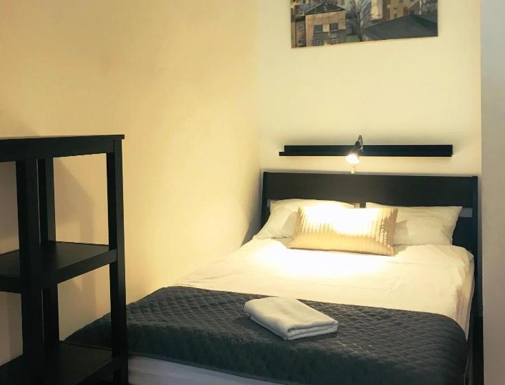Quarto Triplo Estandar Banheiro Compartilhado, Krakow Apartments & Rooms