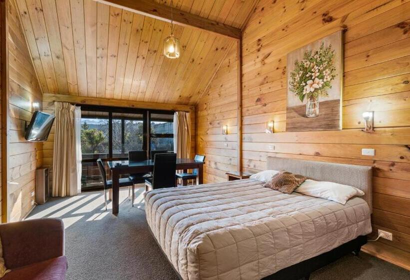 패밀리 스튜디오, Aspiring Lodge Motel