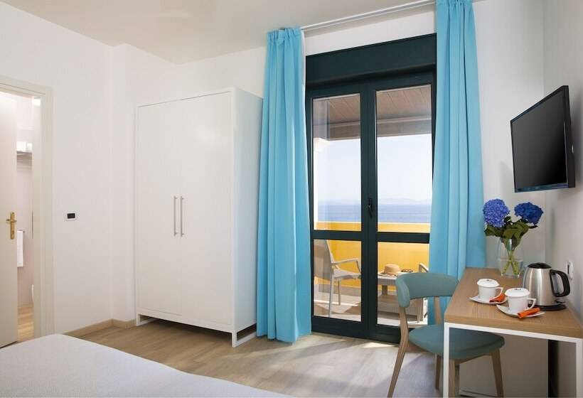 Четырехместный Номер Deluxe, Lu  Hotel Maladroxia