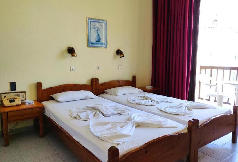 Трехместный Номер Стандарт с Балконом, Titania Hotel Karpathos