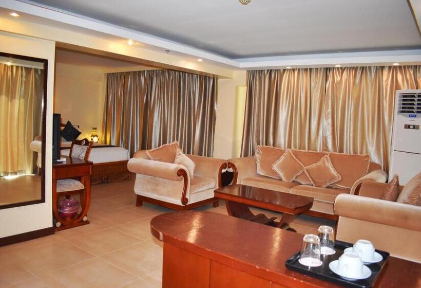 스위트 킹사이즈 침대, Golden Phoenix Hotel Boracay
