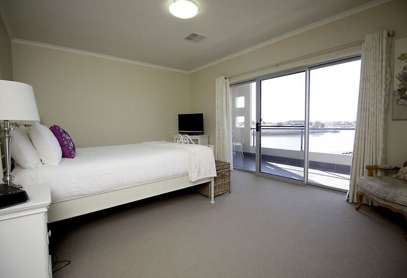 带3个卧室的豪华公寓, Wallaroo Marina Apartments