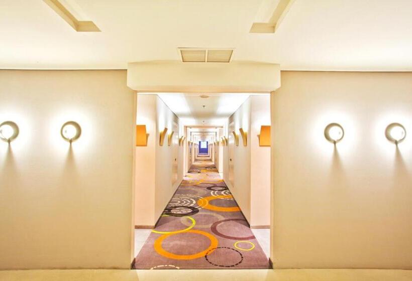 Люкс, Harris Hotel & Conventions Gubeng