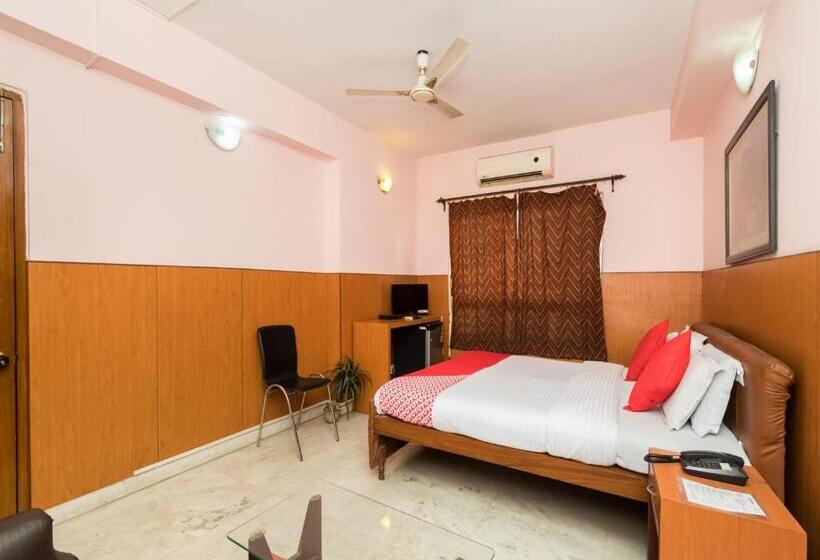 سوییت لوکس, Malik Guest House
