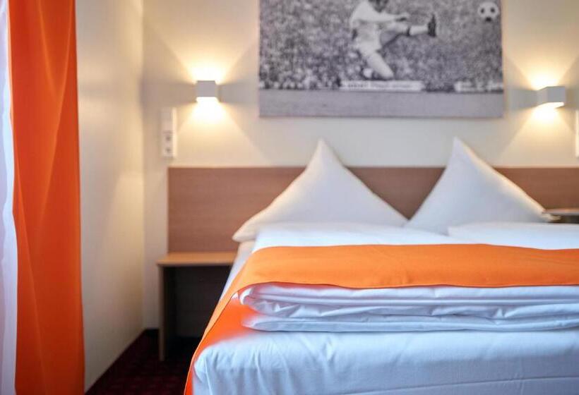 Трехместный Номер Базовый, Mcdreams Hotel Mönchengladbach
