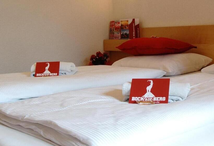 Номер Стандарт Трехместный, First Mountain Hotel Zillertal