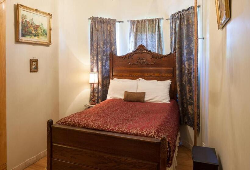 标准间带漩涡浴缸, Henderson Castle Inn