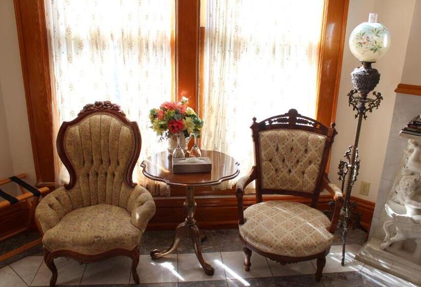 スーペリアールーム, Henderson Castle Inn
