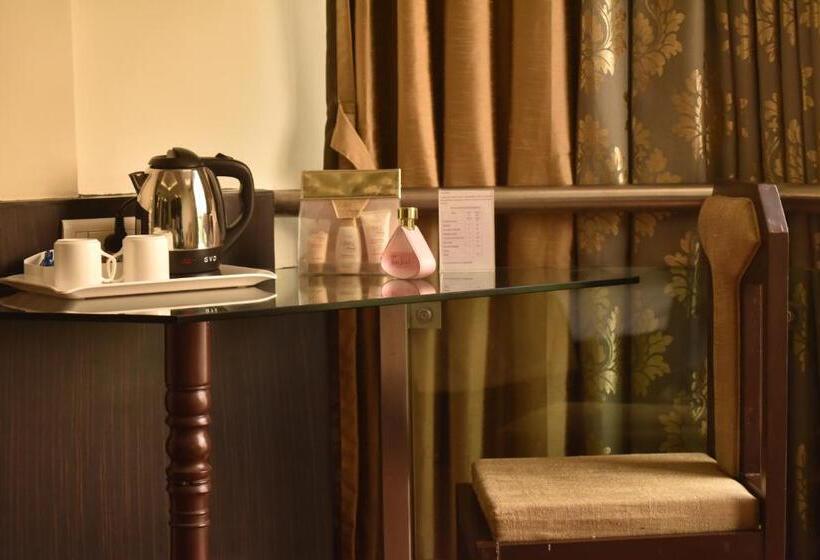 اتاق اجرایی, The Oasis  Vadodara