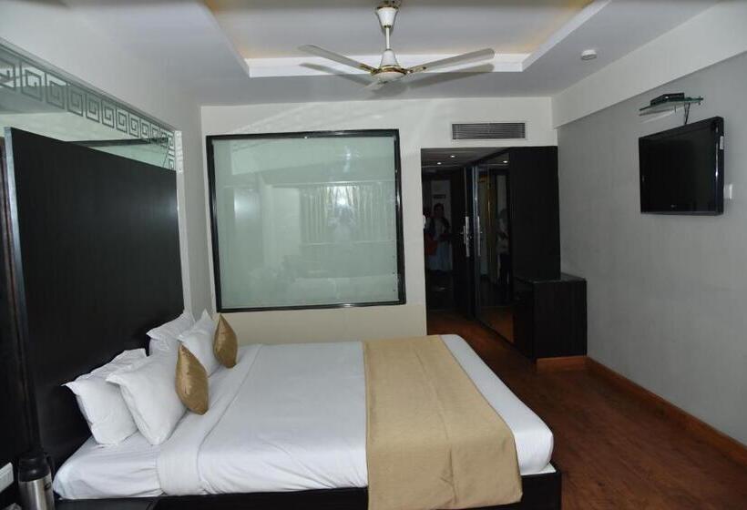 اتاق کلاب, The Oasis  Vadodara