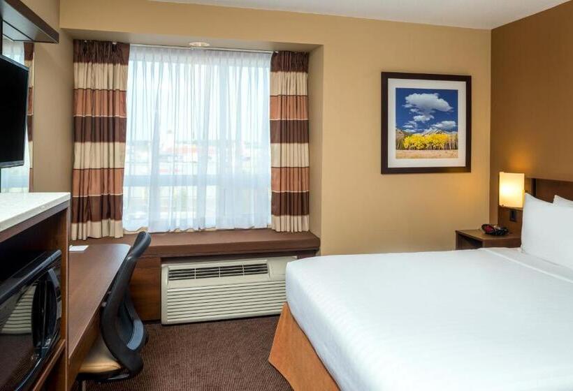 Номер бизнес-класса, Microtel Inn & Suites By Wyndham Red Deer