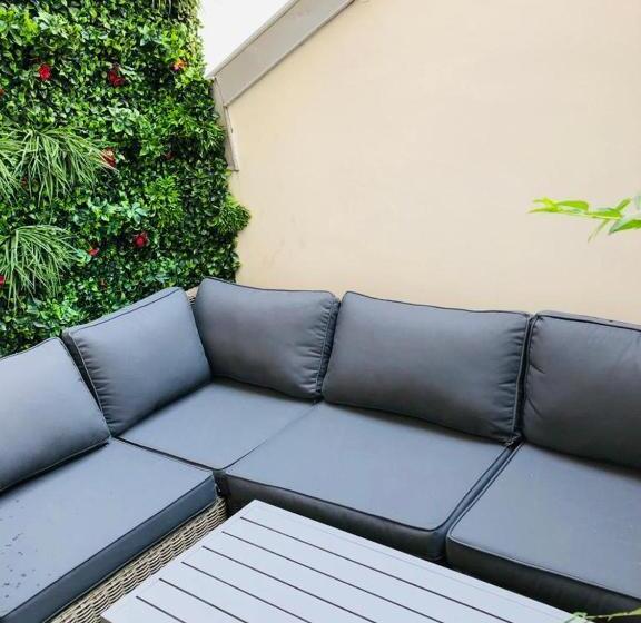 סטודיו סטנדרט עם מרפסת, Residence Courcelle