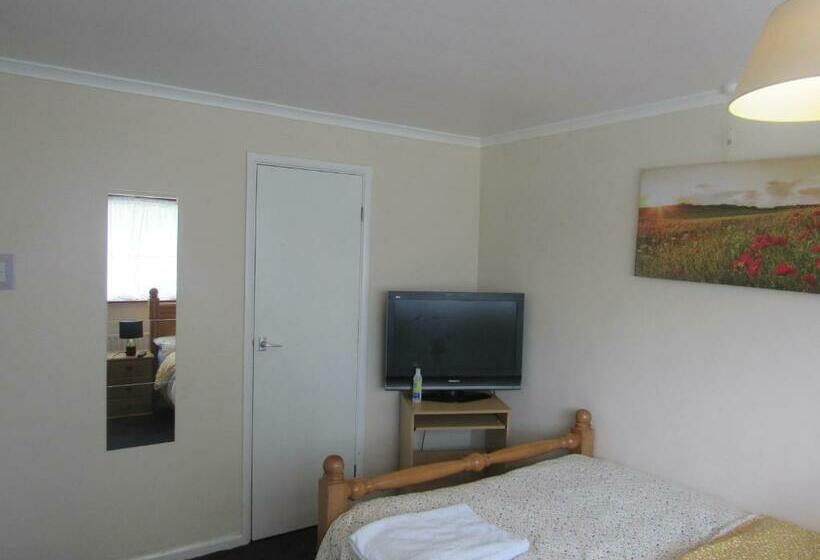 Номер Deluxe, Serene Inn Near Bletchley Park