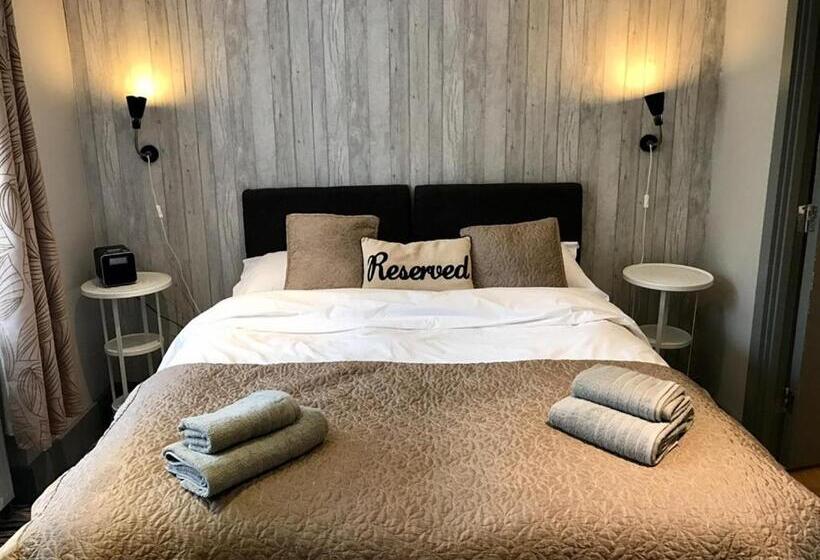 Номер Стандарт Трехместный, Ei8ht Brighton Guest Accommodation