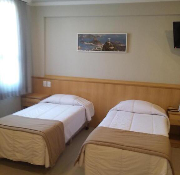 Quarto Familiar, Saionara