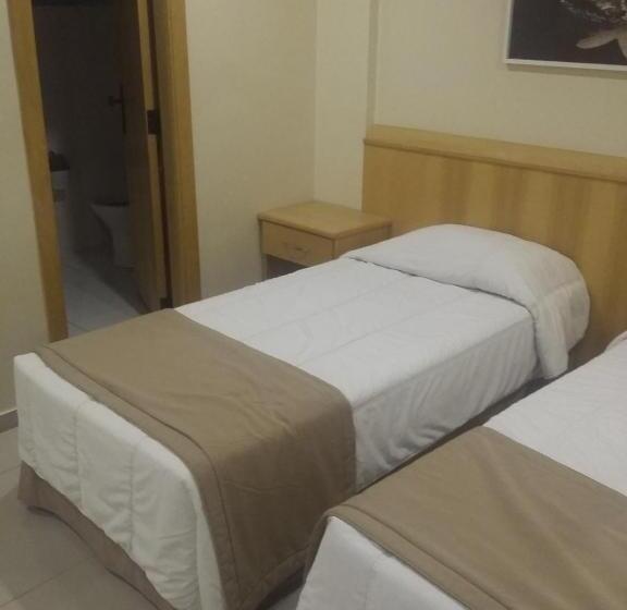Quarto Familiar, Saionara
