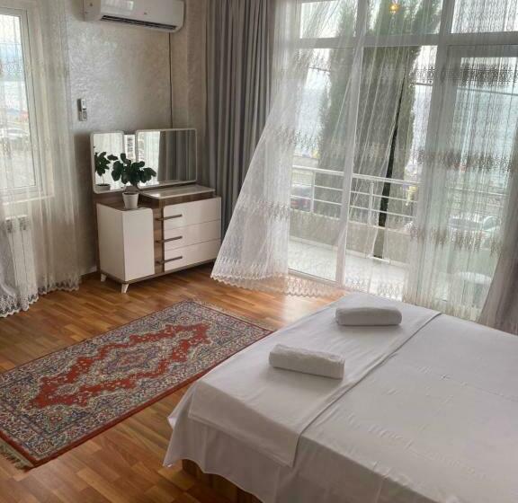اتاق خانوادگی با چشم‌انداز دریا, Sarpi Hotel Numa