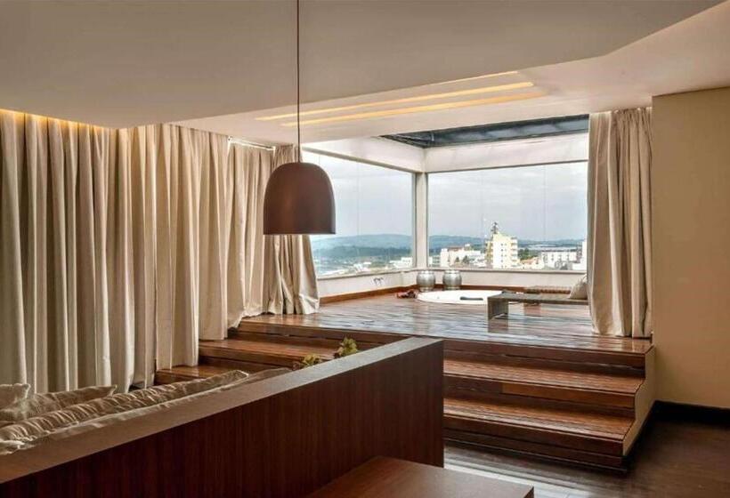 سوئیت پرزیدنت, Tryp By Wyndham Varginha Cafe Royal