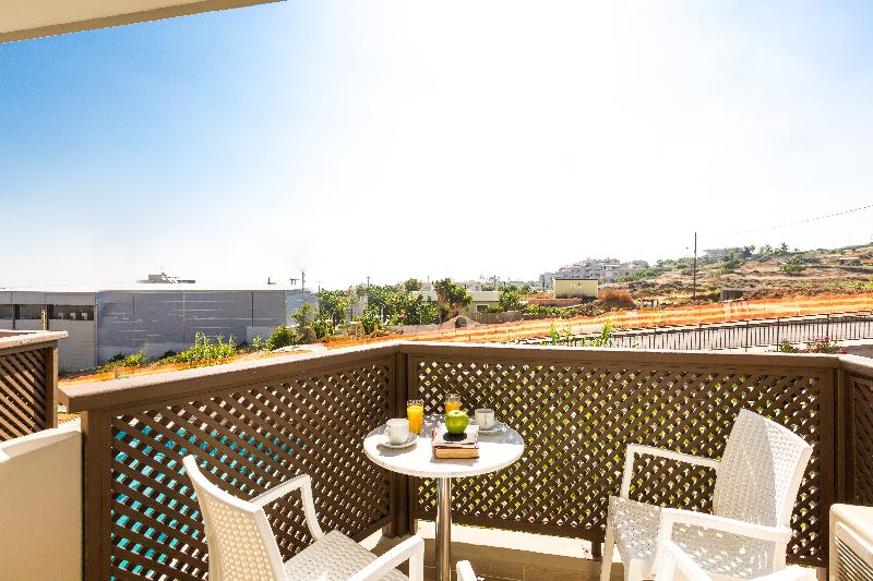 Superior Studio Pool View, Eltina