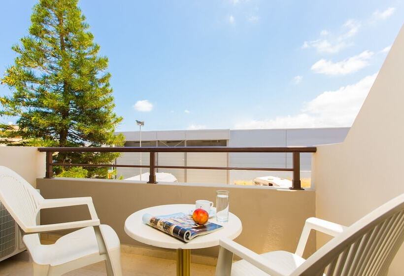 Superior Studio Pool View, Eltina