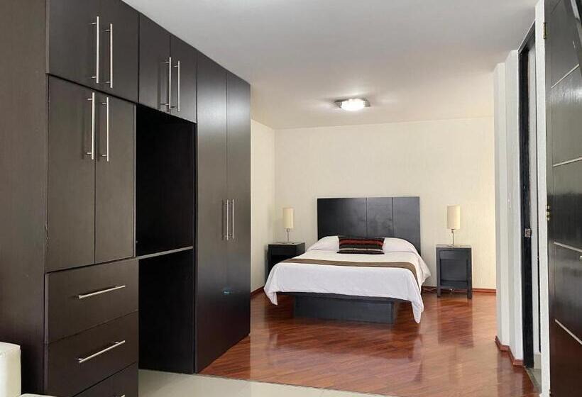 Escritório Estándar, Grupo Kings Suites Chimborazo