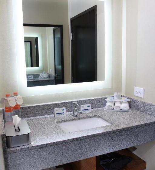 キングサイズベッドのスイートルーム, Holiday Inn Express & Suites Mexicali, An Ihg