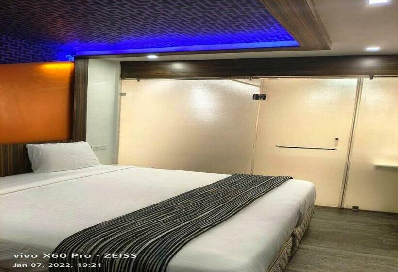 Suite, M Grand