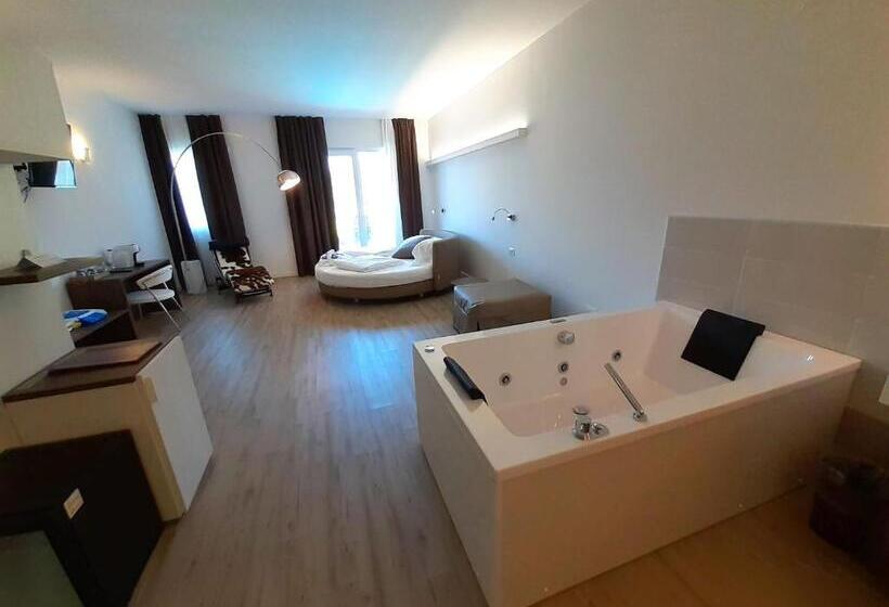 ハイドロマッサージバス付きジュニアスイート, Park Hotel Val Di Monte S